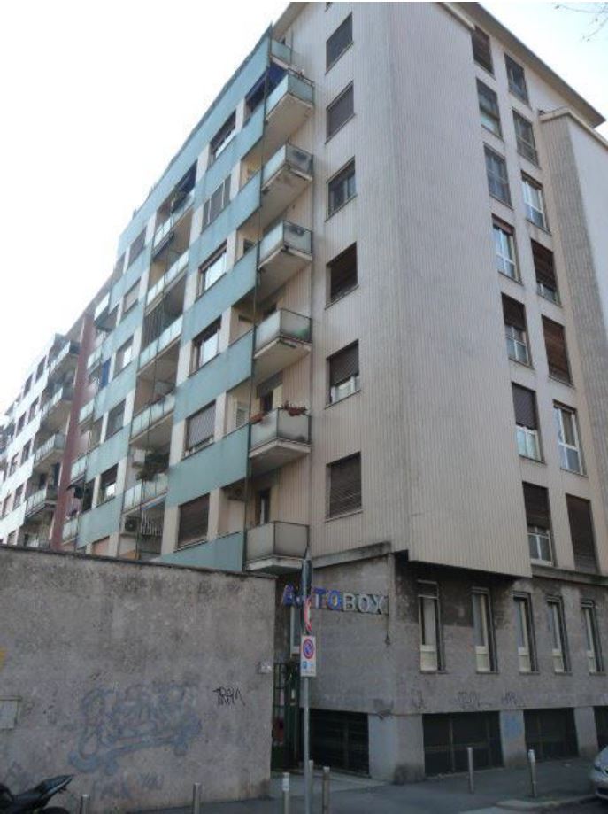Laboratorio costituito da un locale principale, tre servizi, 4 locali secondari adibiti a piccoli depositi. Identificativi Catastali [N.C.E.U.] Foglio 513 Particella 15 Sub. 746