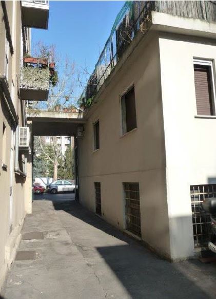 Laboratorio costituito da un locale principale, tre servizi, 4 locali secondari adibiti a piccoli depositi. Identificativi Catastali [N.C.E.U.] Foglio 513 Particella 15 Sub. 746