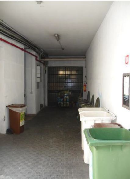 Laboratorio costituito da un locale principale, tre servizi, 4 locali secondari adibiti a piccoli depositi. Identificativi Catastali [N.C.E.U.] Foglio 513 Particella 15 Sub. 746