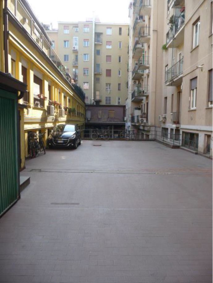 Magazzino costituito da due locali, posti al piano interrato con accesso da cortile condominiale. . Identificativi Catastali [N.C.E.U.] Foglio 513 Particella 172 Sub. 3