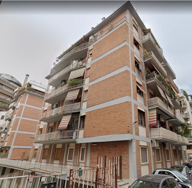 Unità immobiliare composta da ingresso, disimpegno, cucina, bagno, tre vani e due balconi. e Cantina piano S1 int 5. Identificativi Catastali [N.C.E.U.] FOGLIO 239; Part. 159; SUB 656; cantina FOGLIO 239; Part. 159; SUB 655.