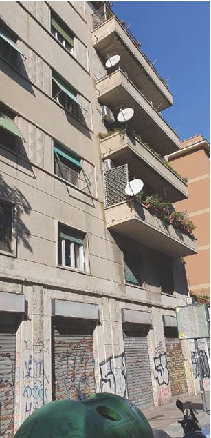 Locale costituito da un ambiente principale al piano Terra con bagno, con tre vetrine su strada. Identificativi Catastali [N.C.E.U.] FOGLIO 819; Part. 271; SUB 503.