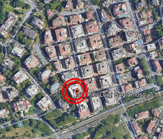 Unità immobiliare composta da tre ingressi, con disimpegni, diversi bagni, 24 vani, diversi balconi e un giardino. Identificativi Catastali [N.C.E.U.] FOGLIO 239; Part. 158; SUB 501.