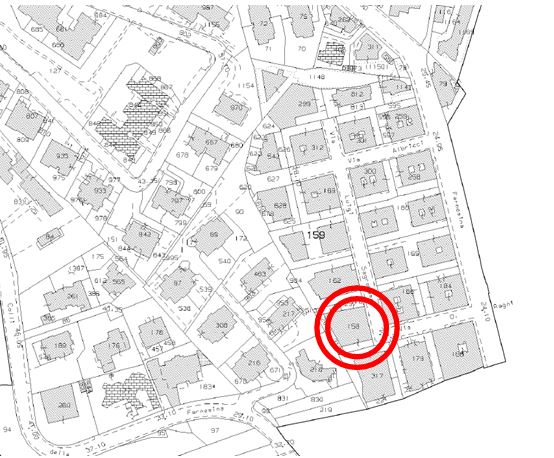Unità immobiliare composta da tre ingressi, con disimpegni, diversi bagni, 24 vani, diversi balconi e un giardino. Identificativi Catastali [N.C.E.U.] FOGLIO 239; Part. 158; SUB 501.