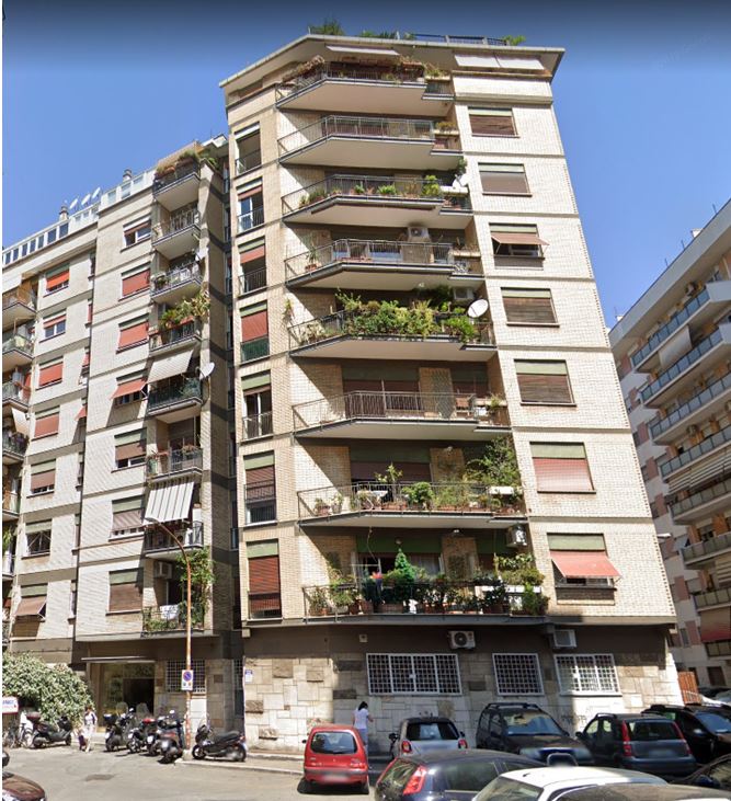 Unità immobiliare composta da vari ambienti, bagno e terrazzo. Identificativi Catastali [N.C.E.U.] FOGLIO 455; Part. 108; SUB 197.