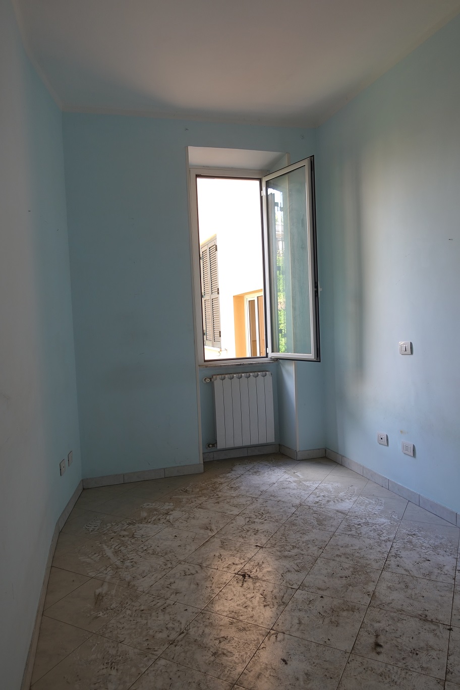 APPARTAMENTO INT.5 DI 3,5 VANI SENZA ASCENSORE E BALCONE. Dati Catastali [N.C.E.U.] cat.A/3, fg. 448, part. 228, sub. 20