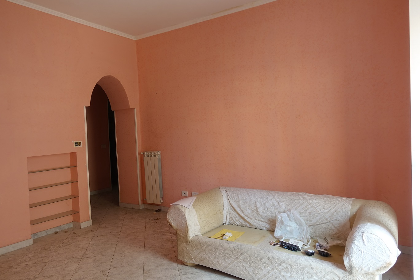 APPARTAMENTO INT.5 DI 3,5 VANI SENZA ASCENSORE E BALCONE. Dati Catastali [N.C.E.U.] cat.A/3, fg. 448, part. 228, sub. 20