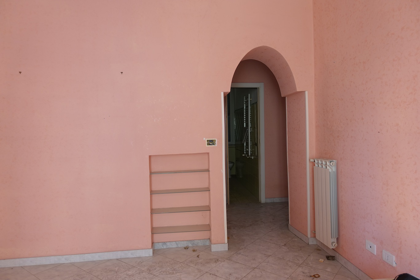 APPARTAMENTO INT.5 DI 3,5 VANI SENZA ASCENSORE E BALCONE. Dati Catastali [N.C.E.U.] cat.A/3, fg. 448, part. 228, sub. 20