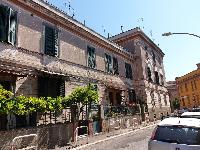 VILLINO CON ACCESSO INDIPENDENTE DI 9,5 VANI + pertinenziale GIARDINO/ SOLARIUM . Mq. 167. Identificativi catastali categoria categoria A7- foglio 519 part. 233