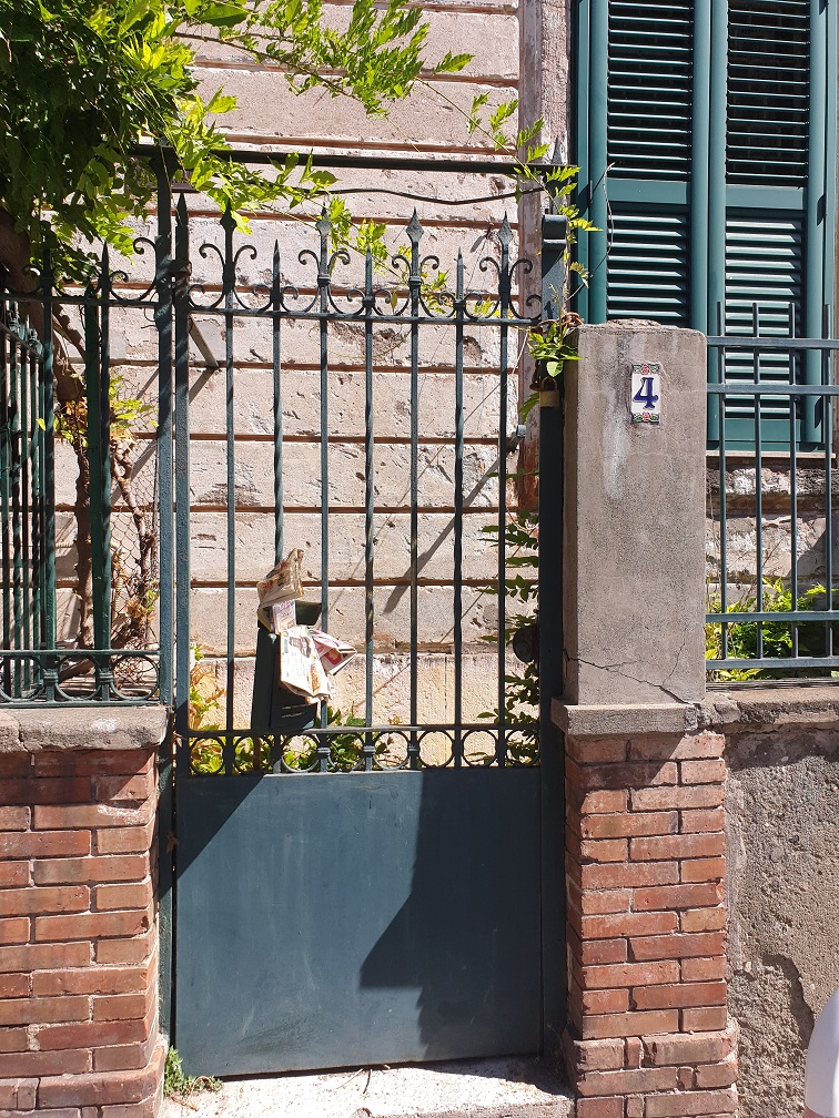 VILLINO CON ACCESSO INDIPENDENTE DI 9,5 VANI + pertinenziale GIARDINO/ SOLARIUM . Mq. 167. Identificativi catastali categoria categoria A7- foglio 519 part. 233