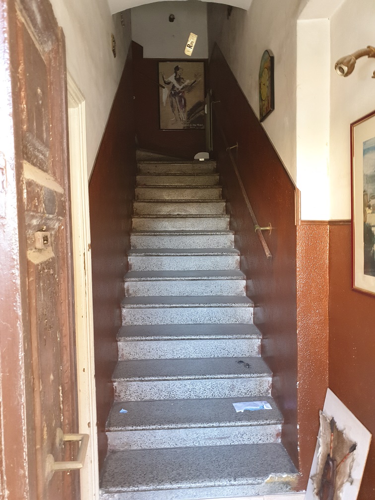 VILLINO CON ACCESSO INDIPENDENTE DI 9,5 VANI + pertinenziale GIARDINO/ SOLARIUM . Mq. 167. Identificativi catastali categoria categoria A7- foglio 519 part. 233