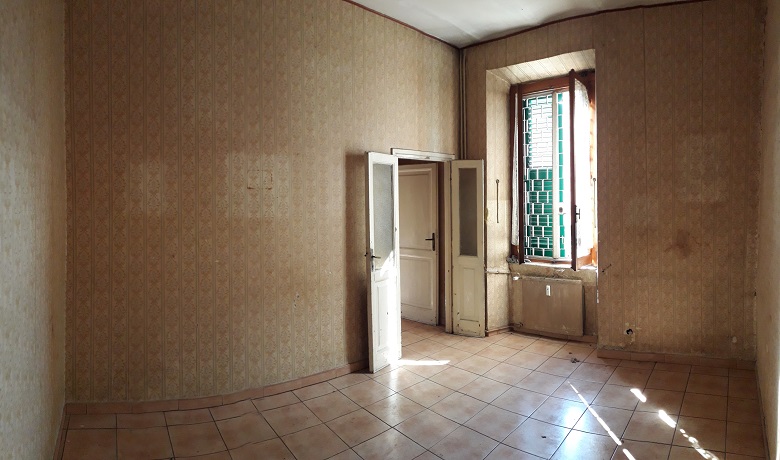 VILLINO CON ACCESSO INDIPENDENTE DI 9,5 VANI + pertinenziale GIARDINO/ SOLARIUM . Mq. 167. Identificativi catastali categoria categoria A7- foglio 519 part. 233