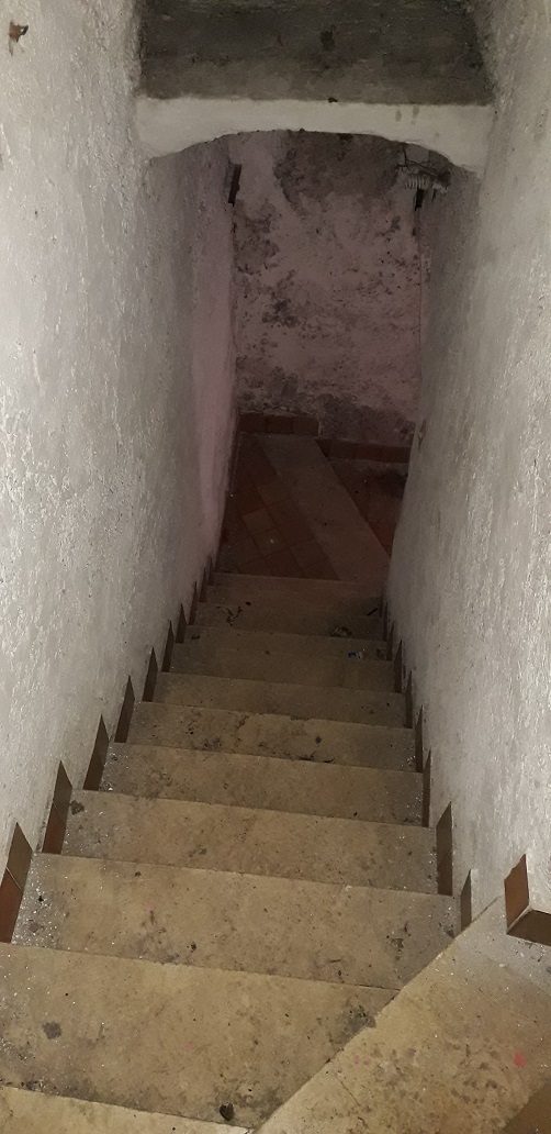 VILLINO CON ACCESSO INDIPENDENTE DI 9,5 VANI + pertinenziale GIARDINO/ SOLARIUM . Mq. 167. Identificativi catastali categoria categoria A7- foglio 519 part. 233