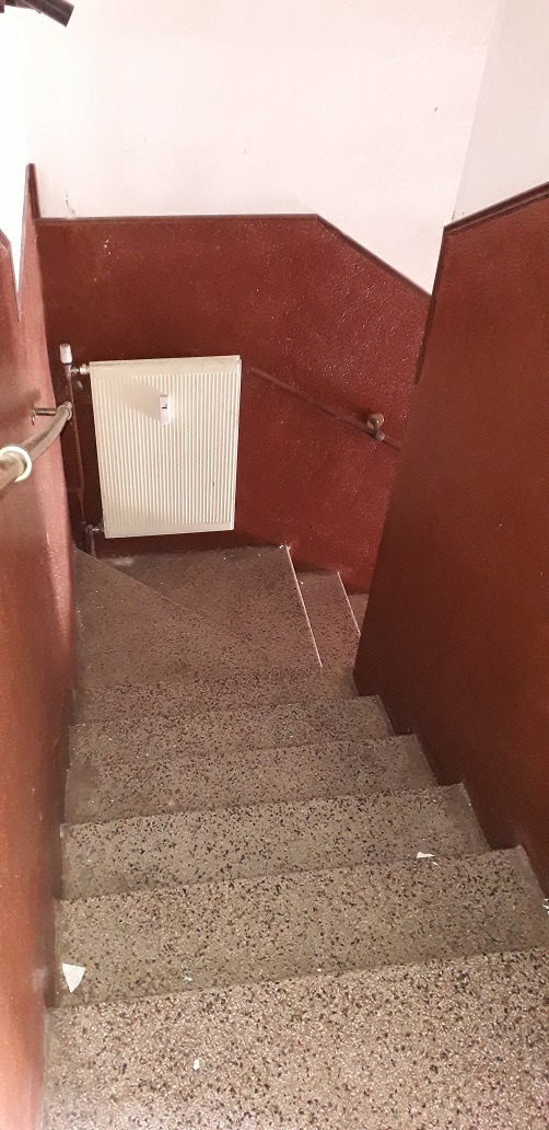 VILLINO CON ACCESSO INDIPENDENTE DI 9,5 VANI + pertinenziale GIARDINO/ SOLARIUM . Mq. 167. Identificativi catastali categoria categoria A7- foglio 519 part. 233