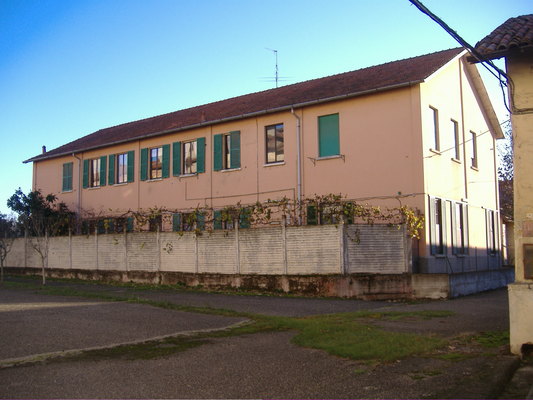 Immobile composto da ingresso, soggiorno-cucina, 2 camere e bagno e 2 box auto. Identificativi Catastali [N.C.E.U.] cat. A3 foglio B/11 part. 1491 sub. 8, con box auto ad uso esclusivo al foglio B/11 part. 1490 sub. 12 e box auto ad uso esclusivo al foglio B/11 part. 1490 sub. 13