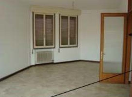 Immobile composto da cucina, bagno, soggiorno, 3 camere, ripostiglio, 2 corridoi e 2 terrazze. Identificativi Catastali [N.C.E.U.] cat. A2 Sez. D foglio 11 part. 251 sub. 25