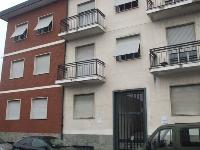 Immobile composto da ingresso, soggiorno, corridoio, 2 bagni, cucina, ripostiglio, 2 camere, balcone e box auto, cantina, n.2 depositi ad uso comune (mill.157,45). Identificativi Catastali [N.C.E.U.] cat. A3 foglio 42 part. 422 sub. 1 (incluso cantina), con box auto ad uso esclusivo al foglio 42 part. 422 sub. 12, deposito ad uso comune (millesimi di proprietà 157,45) al foglio 42 part. 422 sub. 30 e deposito ad uso comune (millesimi di proprietà 157,45) al foglio 42 part. 422 sub. 31