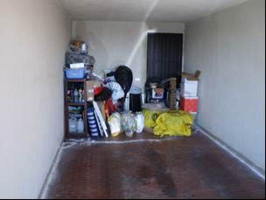 Immobile composto da ingresso, disimpegno, cucina, soggiorno, 2 camere, 2 WC, studio e 2 logge e 1 box auto. Identificativi Catastali [N.C.E.U.] cat. A2 foglio 7 part. 2650 sub. 7, con box auto ad uso esclusivo al foglio 7 part. 2650 sub. 5