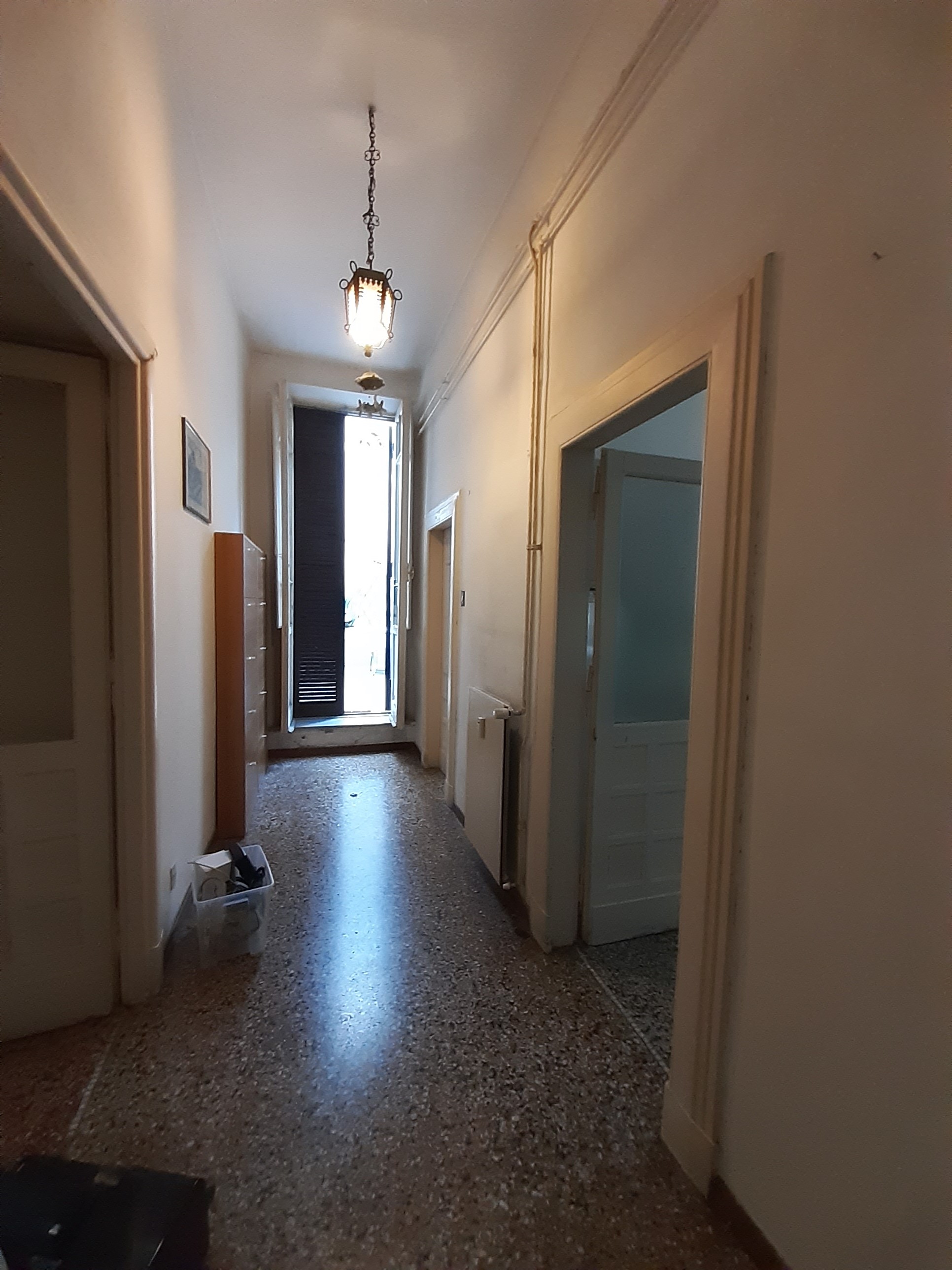 APPARTAMENTO INT.10 DI 6 VANI CON ASCENSORE e TERRAZZO. DATI CATASTALI  [N.C.E.U.] cat. A/3, fg. 400, part. 152, sub. 11