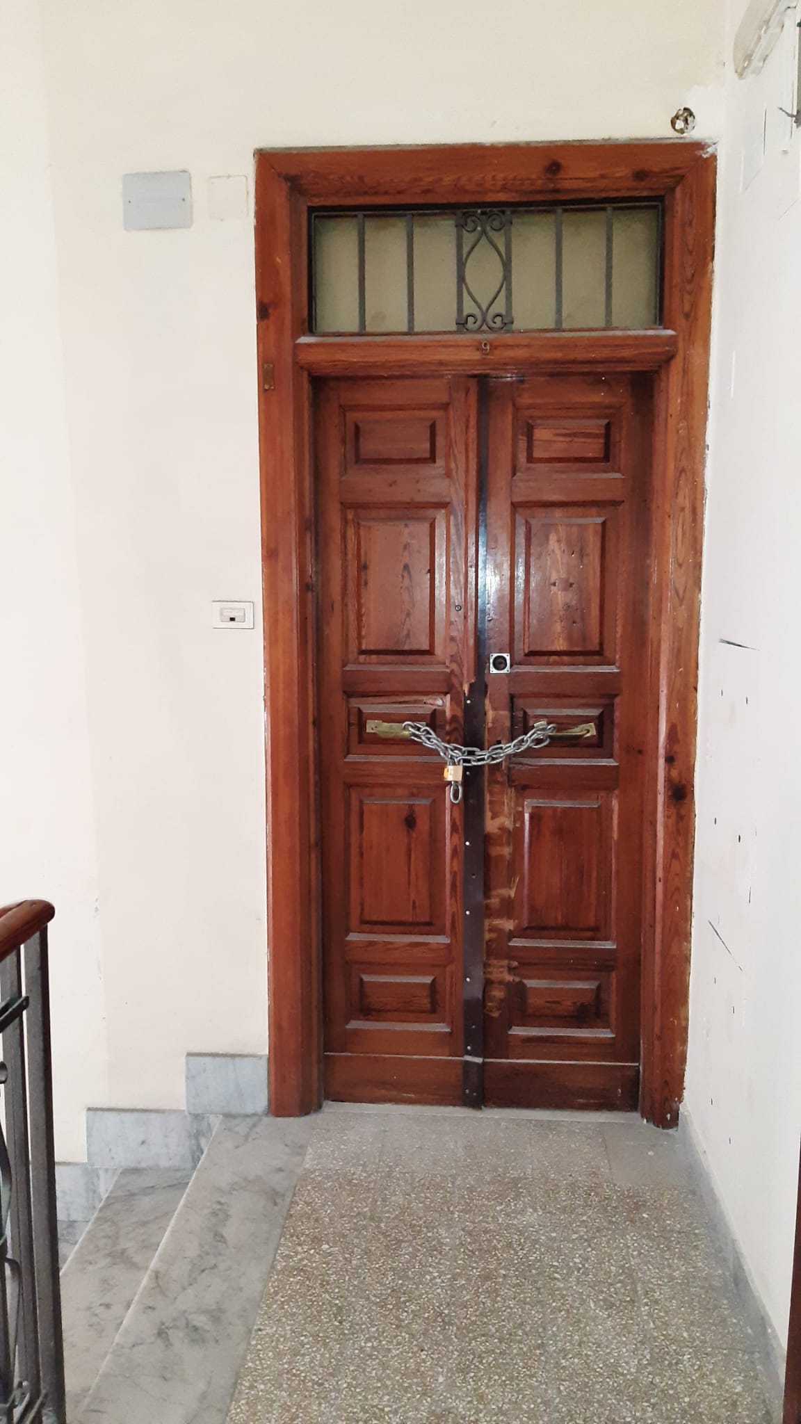 APPARTAMENTO INT.9 DI 3,5 VANI SENZA ASCENSORE. DATI CATASTALI  [N.C.E.U.] cat. A/4, fg. 589, part. 75, sub. 537