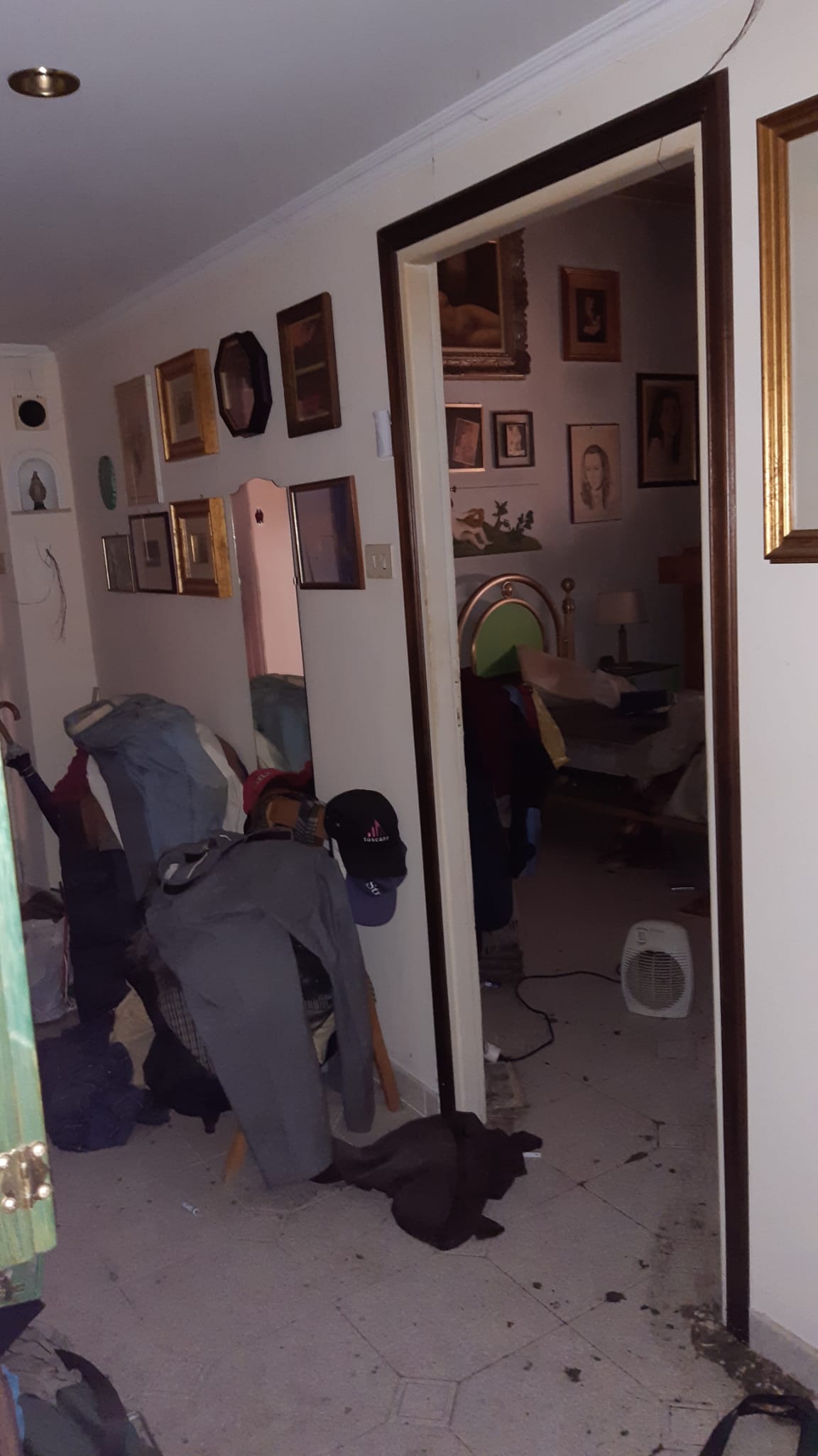 APPARTAMENTO INT.9 DI 3,5 VANI SENZA ASCENSORE. DATI CATASTALI  [N.C.E.U.] cat. A/4, fg. 589, part. 75, sub. 537