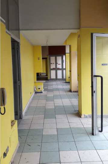 Immobile sito in Latina (LT), Via Eroi del Lavoro 12 (sc.B, piano 6, int. 11). Unità immobiliare al piano sesto composta da due camere, cucina, un bagno, ingresso, disimpegno, e due balconi. Identificativi Catastali [N.C.E.U.] Unità Residenziale cat. A/2 foglio 140 part. 88 sub 45