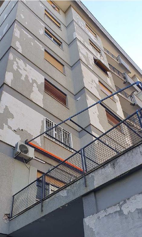 Unità immobiliare composta da doppio ingresso, disimpegno, cucina abitabile, due bagni, quattro vani e due balconi sito in Roma, Circonvallazione Ostiense 236. Unità Residenziale cat A/3 Foglio 825; Part. 294; Sub 546.