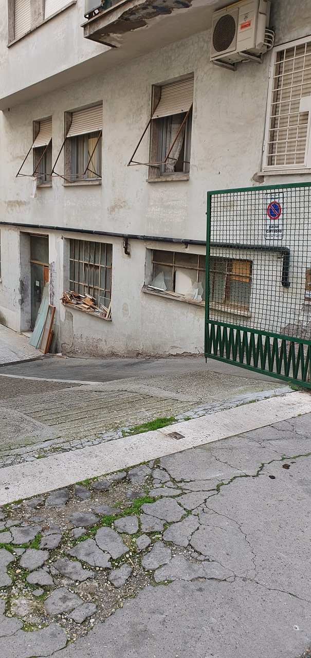 Laboratorio con spogliatoio e bagno sito in Roma, Via Alberico Albricci 13. Unità Commerciale cat. C/3 Foglio 239; Part. 300; Sub 503.