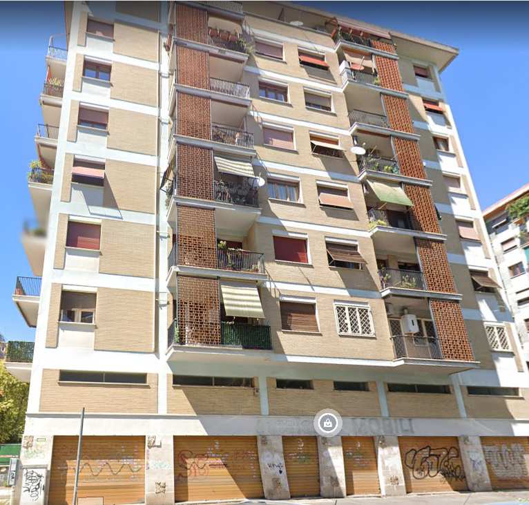 Negozio costituito da locale principale al Piano Terra con bagni, con tre vetrine su strada, Il locale comunica tramite scala interna con locale soppalcato e locale sotto-negozio al Piano S1 + Negozio costituito da locale principale al Piano Terra con tre vetrine su strada, Il locale comunica tramite scala interna con locale soppalcato con bagno e locale sotto-negozio al Piano S1 sito in Roma, Via Enrico Fermi 31/35, Via Enrico Fermi 37/41. Unità Commerciale cat. C/1 Foglio 797; Part. 154; Sub 2;  Unità Commerciale cat. C/1 Foglio 797; Part. 154; Sub 3.