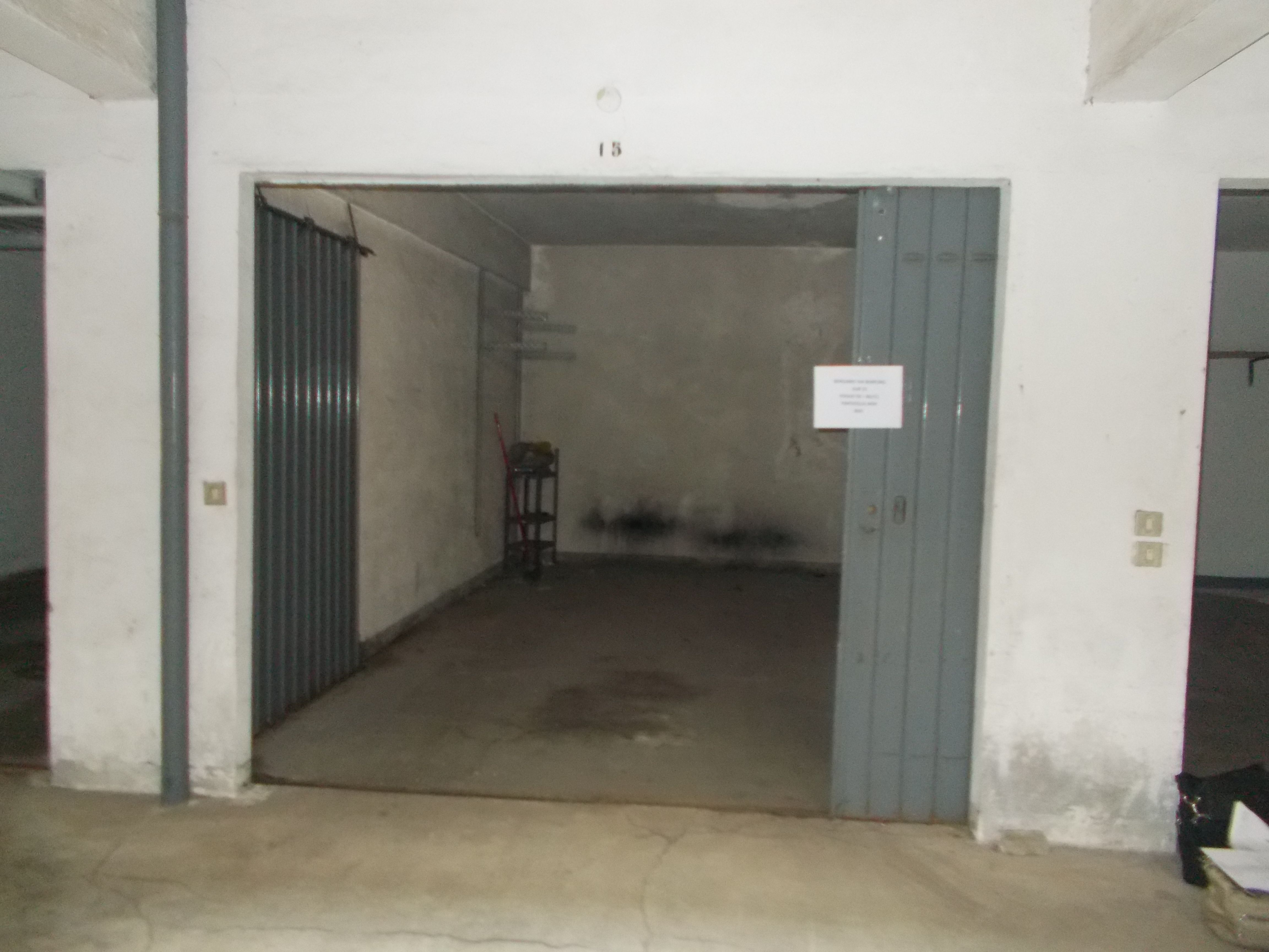 Appartamento + cantina + box piano S1. Identificativi Catastali [N.C.E.U.] Unità residenziale: Appartamento cat. A/2 + cantina foglio 50, part. 2169, sub 25; unità secondaria: Box cat. C/6 foglio 50, part. 3439, sub 10