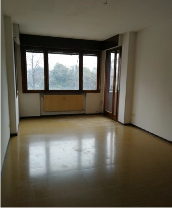 Appartamento al piano 1° composto da cucina, soggiorno/pranzo, ingresso, disimpegno, tre camere, due bagni, un ripostiglio e tre terrazze. Soffitta al piano 6°. Stato manutentivo complessivo normale + Garage in autorimessa condominiale . Identificativi Catastali [N.C.E.U.] -  Unità Residenziale cat. A/2 foglio A/6 part. 1271 sub 9 rendita 542,28; Unità Secondaria cat. C/6 foglio A/6 part. 1271 sub 151 rendita 57,84