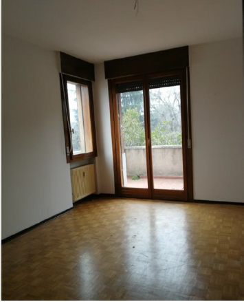 Appartamento al piano 1° composto da cucina, soggiorno/pranzo, ingresso, disimpegno, tre camere, due bagni, un ripostiglio e tre terrazze. Soffitta al piano 6°. Stato manutentivo complessivo normale + Garage in autorimessa condominiale . Identificativi Catastali [N.C.E.U.] -  Unità Residenziale cat. A/2 foglio A/6 part. 1271 sub 9 rendita 542,28; Unità Secondaria cat. C/6 foglio A/6 part. 1271 sub 151 rendita 57,84