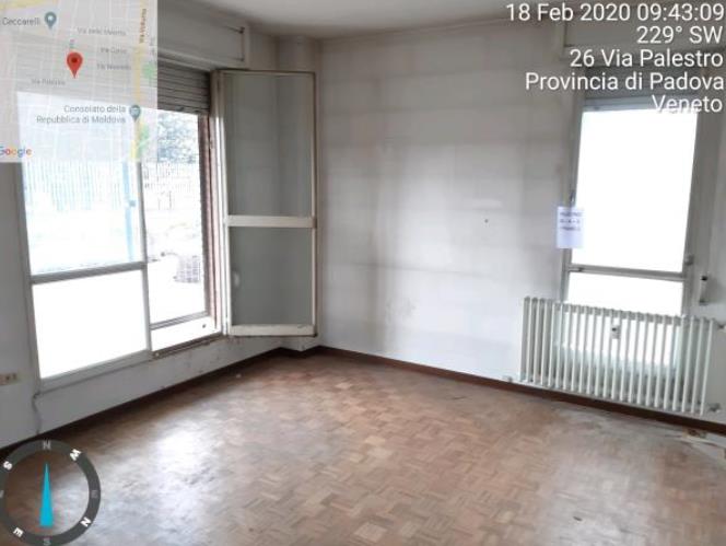 Appartamento di vani 8,5 con soffitta  + posto auto coperto in autorimessa interrata condominiale . Identificativi Catastali [N.C.E.U.] -  Unità Residenziale cat. A/2 foglio 85 (ex B/13) part. 707 (ex 1342) sub 8 rendita 1821,8; Unità Secondaria cat. C/6 foglio 85 (ex B/13) part. 707 (ex 1342) sub 142 rendita 26,7