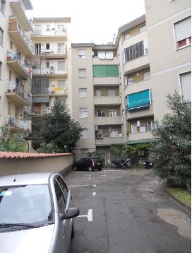 Abitazione composta da: ingresso, disimpegno, tre camere, cucina, bagno, ripostiglio e balcone. Identificativi Catastali [N.C.E.U.] Unità Residenziale foglio 54 part. 721 sub 72