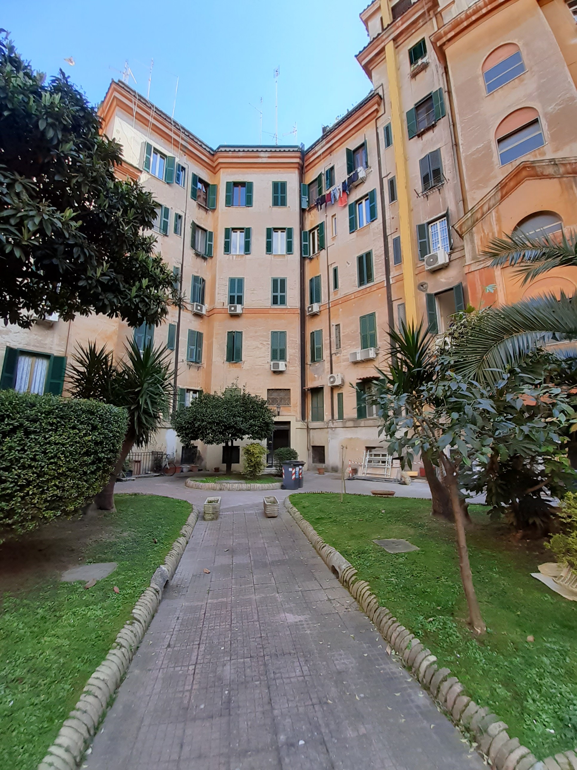 APPARTAMENTO INT.1 DI 4 VANI CON ASCENSORE. Mq 71. Dati Catastali [N.C.E.U.] cat.A/2, fg. 512, part.43, sub.111.