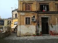 APPARTAMENTO INT.2 DI 2,5 VANI SENZA ASCENSORE + LOGGIA. Mq 61. Dati Catastali [N.C.E.U.] cat.A/4, fg. 589, part.75, sub.87.