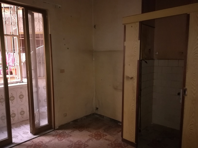 APPARTAMENTO INT.2 DI 2,5 VANI SENZA ASCENSORE + LOGGIA. Mq 61. Dati Catastali [N.C.E.U.] cat.A/4, fg. 589, part.75, sub.87.