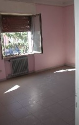 Immobile composto da cucina, pranzo, soggiorno, due camere, bagno e Cantina e box. Identificativi Catastali [N.C.E.U.] cat. A3 foglio 39 part. 319 sub. 4 (incluso cantina ad uso esclusivo) e box auto ad uso esclusivo al foglio 39 part. 319 sub. 11