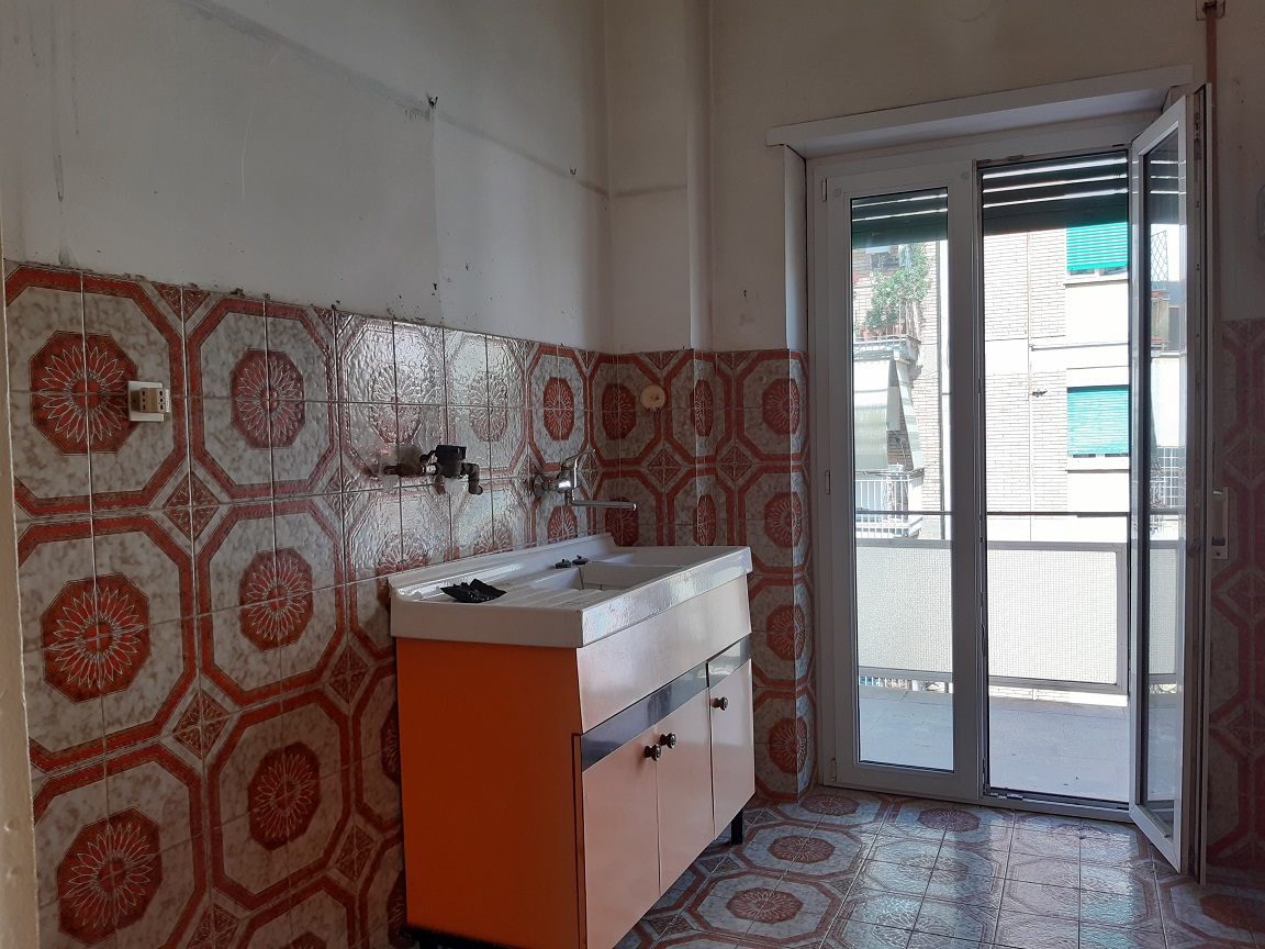 APPARTAMENTO INT.9 DI 6,5 VANI CON ASCENSORE e BALCONE/CANTINA. Dati Catastali [N.C.E.U.] cat.A/3, fg. 378, part. 148, sub. 9