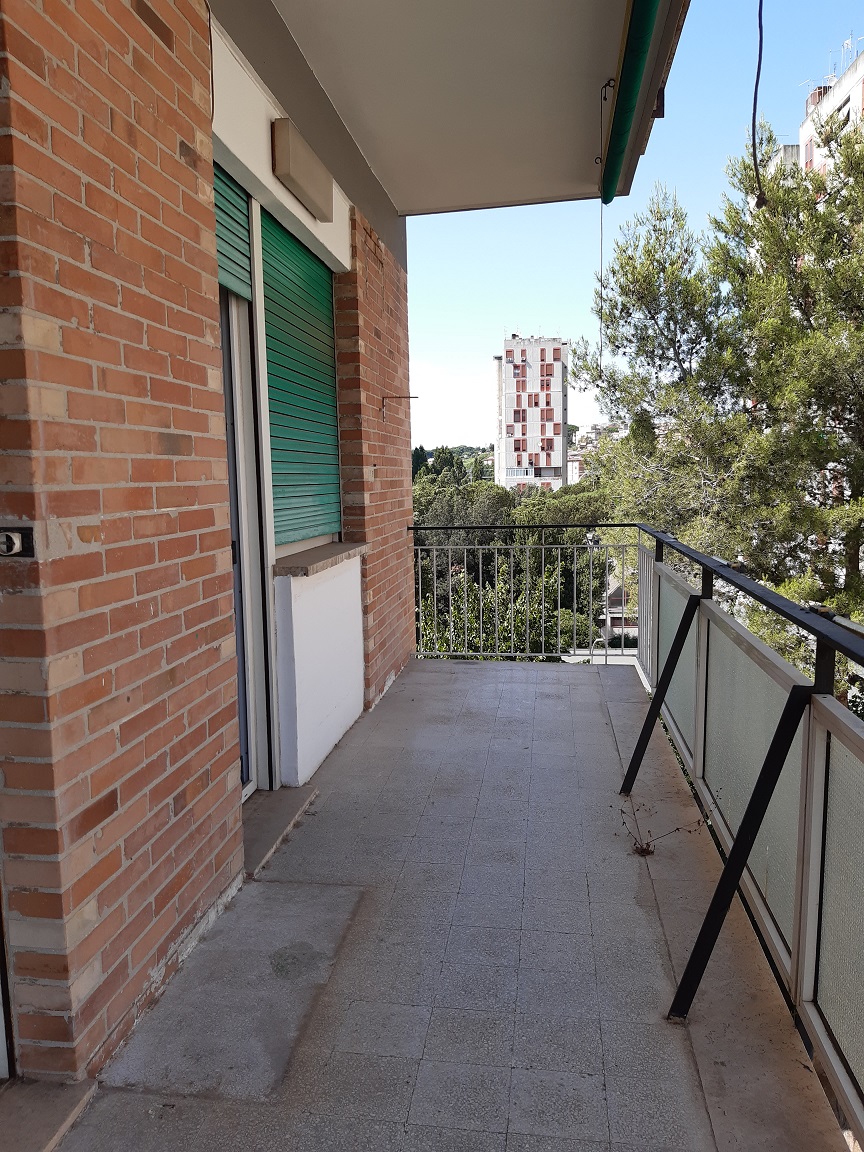 APPARTAMENTO INT.9 DI 6,5 VANI CON ASCENSORE e BALCONE/CANTINA. Dati Catastali [N.C.E.U.] cat.A/3, fg. 378, part. 148, sub. 9