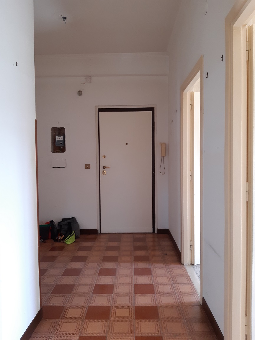 APPARTAMENTO INT.9 DI 6,5 VANI CON ASCENSORE e BALCONE/CANTINA. Dati Catastali [N.C.E.U.] cat.A/3, fg. 378, part. 148, sub. 9