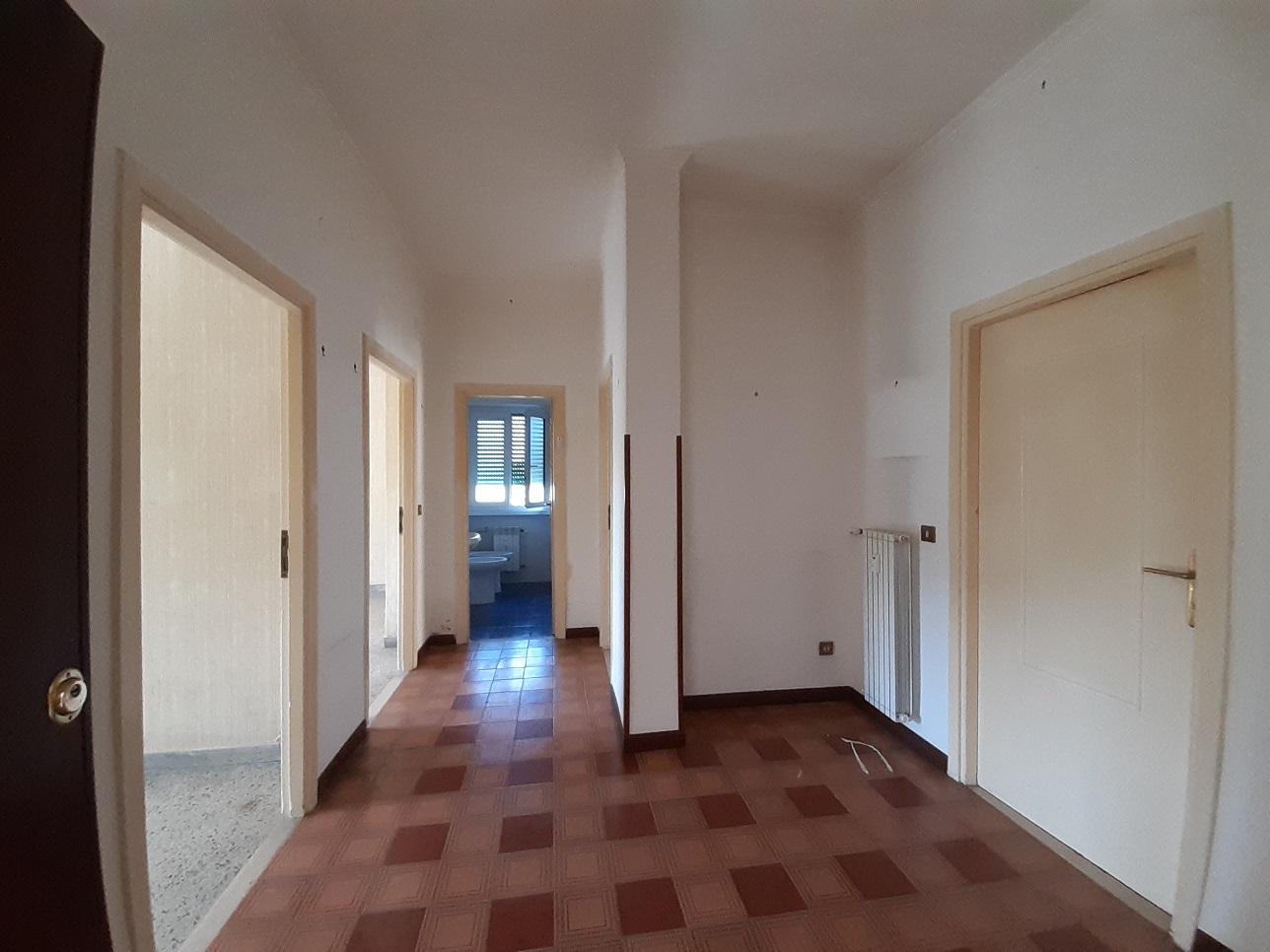 APPARTAMENTO INT.9 DI 6,5 VANI CON ASCENSORE e BALCONE/CANTINA. Dati Catastali [N.C.E.U.] cat.A/3, fg. 378, part. 148, sub. 9