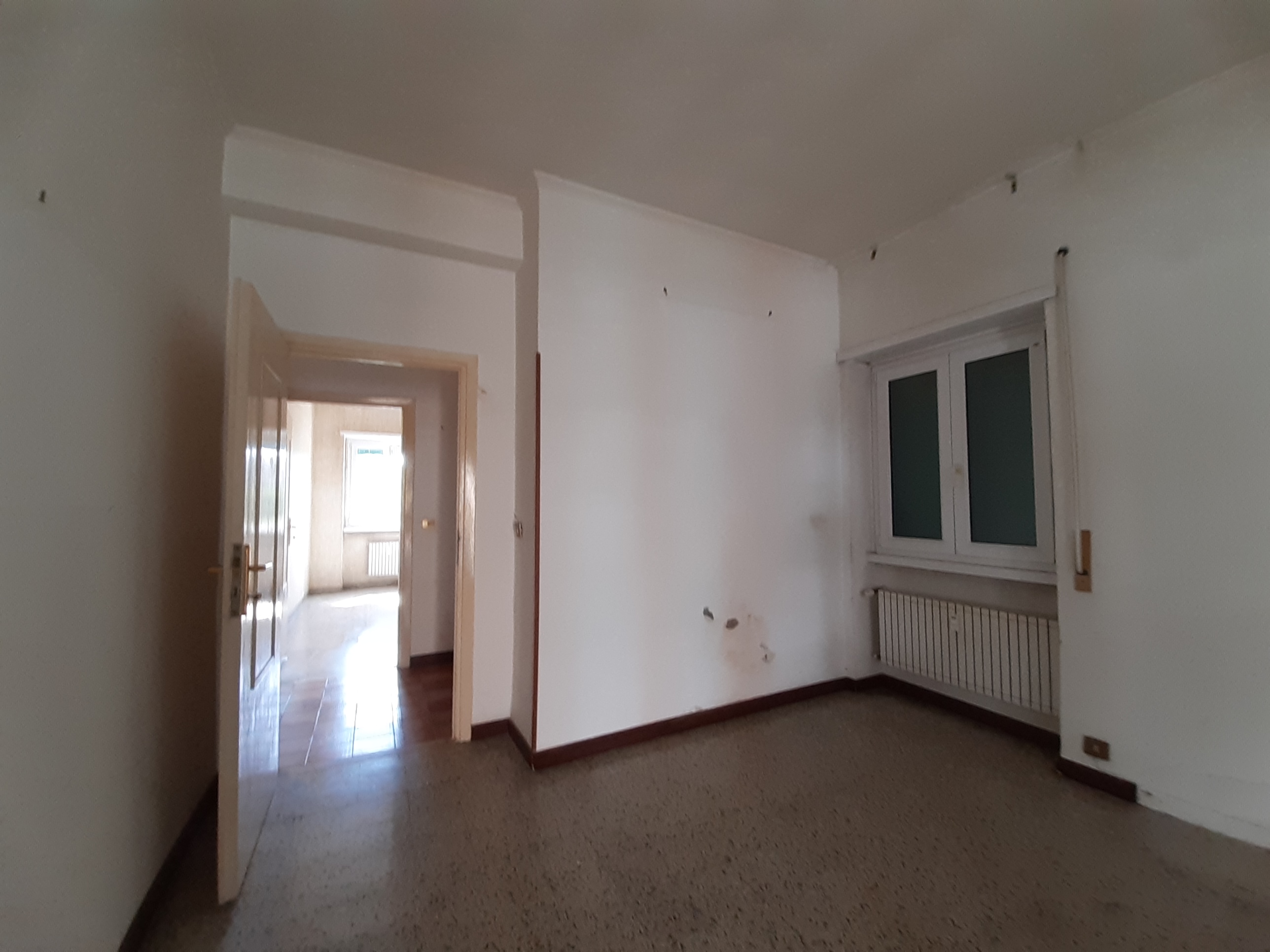 APPARTAMENTO INT.9 DI 6,5 VANI CON ASCENSORE e BALCONE/CANTINA. Dati Catastali [N.C.E.U.] cat.A/3, fg. 378, part. 148, sub. 9