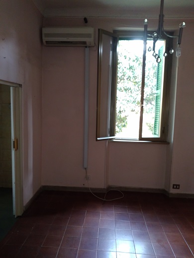 APPARTAMENTO INT.4 DI 3,5 VANI SENZA ASCENSORE e BALCONE. Dati Catastali [N.C.E.U.] cat.A/4, fg. 824, part. 103, sub. 4