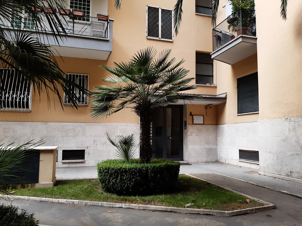 APPARTAMENTO INT.14 DI 4 VANI CON ASCENSORE e BALCONE. Dati Catastali [N.C.E.U.] cat.A/3, fg. 853, part. 50, sub. 505. CANTINA N.14 DI 7 MQ. CATASTALI. Dati Catastali [N.C.E.U.] cat.C/2, fg. 853, part. 50, sub. 506.