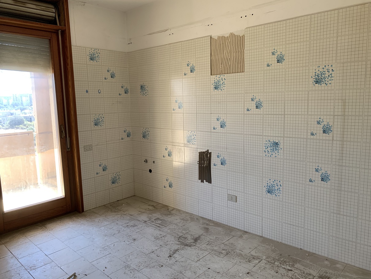 Appartamento + Posto auto coperto + cantina. Identificativi Catastali [N.C.E.U.] Unità Residenziale cat. A/2 foglio 2 part. 3250 (ex 952) sub 133 (ex 8) - Unità Secondaria cat. C/6 foglio 2 part. 3250 (ex 953) sub 22 - Unità Secondaria cat. C/2 foglio 2 part. 3250 (ex 953) sub 75