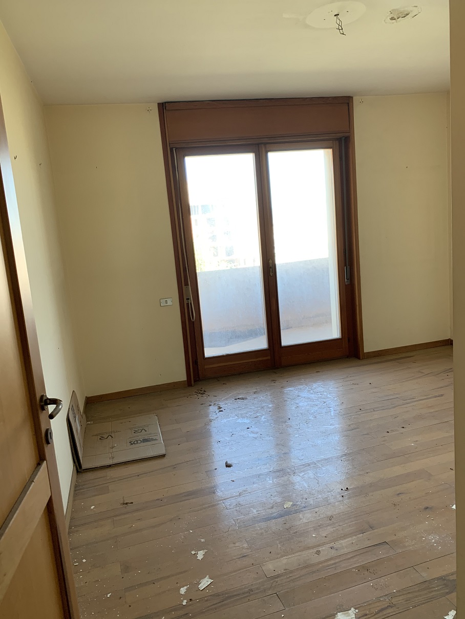 Appartamento + Posto auto coperto + cantina. Identificativi Catastali [N.C.E.U.] Unità Residenziale cat. A/2 foglio 2 part. 3250 (ex 952) sub 133 (ex 8) - Unità Secondaria cat. C/6 foglio 2 part. 3250 (ex 953) sub 22 - Unità Secondaria cat. C/2 foglio 2 part. 3250 (ex 953) sub 75