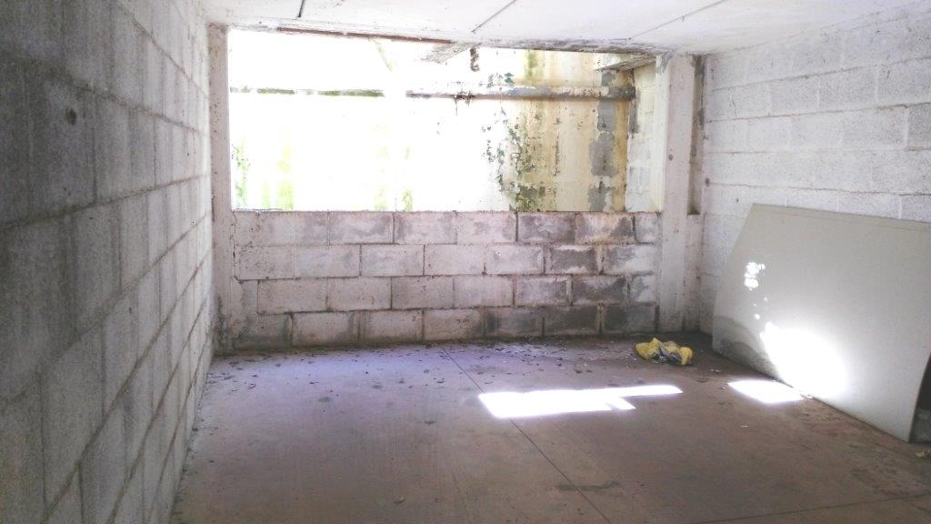 Al primo livello si compone di soggiorno, cucina, disimpegno, 2 camere da letto, due bagni, di cui uno cieco, 3 balconi. Al secondo livello, tramite scala a chiocciola, si accede alla soffitta, composto di un unico ambiente + cantina piano S1 n.5C - box auto piano S1 n.21 - box auto piano S1 n.22. Identificativi Catastali - [N.C.E.U.] Unità Residenziale cat. A/2 foglio 37 part. 1756 sub 66 - Unità Secondaria cat. C/2 foglio 37 part. 1756 sub 29 - Unità Secondaria cat. C/6 foglio 37 part. 1756 sub 49 - Unità Secondaria cat. C/6 foglio 37 part. 1756 sub 50
