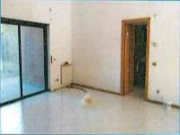 Appartamento composto da soggiorno, cucina, disimpegno, 2 camere, 2 bagni di cui uno cieco, 2 giardini su entrambi i lati della proprietà + cantina piano S1 int. 1/B - box auto piano S1 n. 9. Identificativi Catastali - [N.C.E.U.] Unità Residenziale cat. A/2 foglio 37 part. 1754 sub 4 - graffata sub 8 - graffata part.1756 sub 52 - Unità Secondaria cat. C/2 foglio 37 part. 1756 sub 19 - Unità Secondaria cat. C/6 foglio 37 part. 1756 sub 37