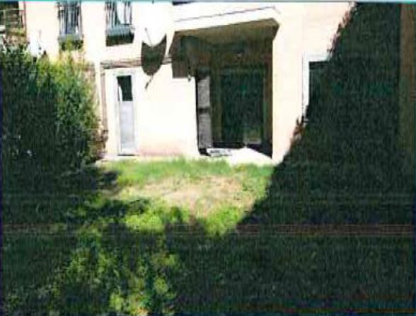Appartamento composto da soggiorno, cucina, disimpegno, 2 camere, 2 bagni di cui uno cieco, 2 giardini su entrambi i lati della proprietà + cantina piano S1 int. 1/B - box auto piano S1 n. 9. Identificativi Catastali - [N.C.E.U.] Unità Residenziale cat. A/2 foglio 37 part. 1754 sub 4 - graffata sub 8 - graffata part.1756 sub 52 - Unità Secondaria cat. C/2 foglio 37 part. 1756 sub 19 - Unità Secondaria cat. C/6 foglio 37 part. 1756 sub 37